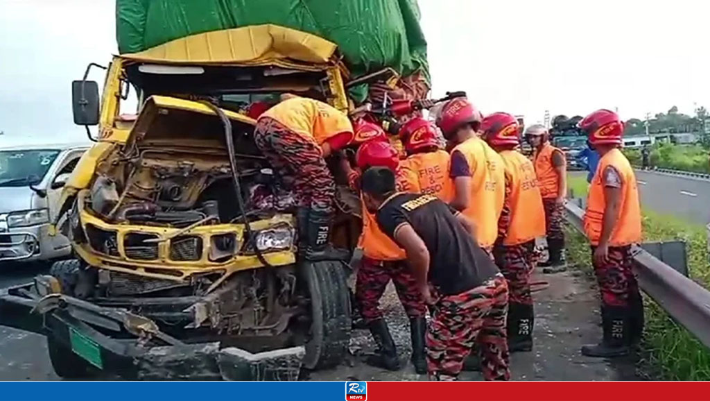 ঢাকা-মাওয়া এক্সপ্রেসওয়েতে দুই ট্রাকের সংষর্ষ, নিহত ১