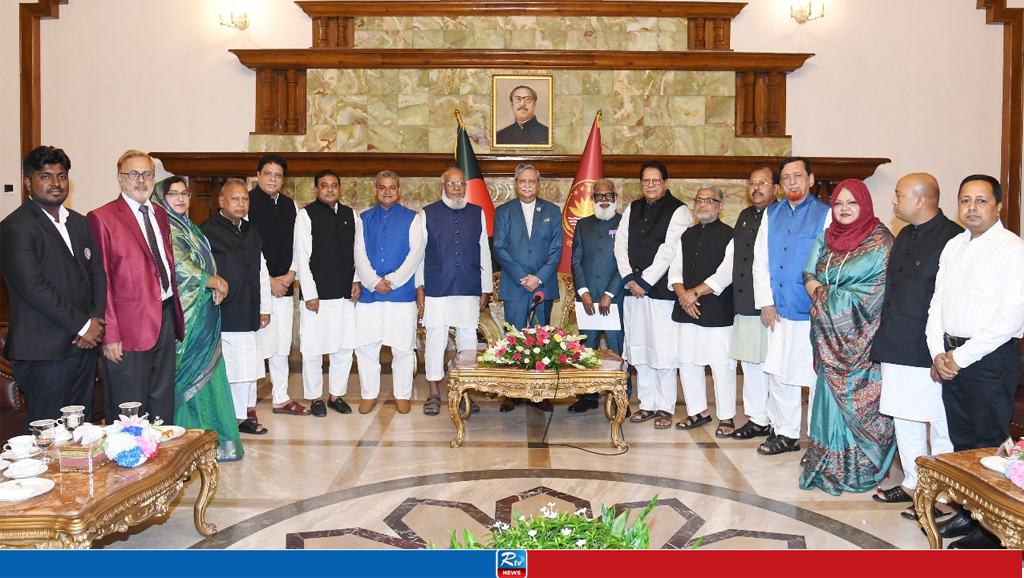 রাষ্ট্রপতির সঙ্গে রেড ক্রিসেন্ট সোসাইটির নবনির্বাচিত কমিটির সদস্যদের সাক্ষাৎ