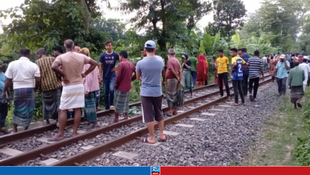 কোলের শিশুকে নিয়ে ট্রেনের নিচে ঝাঁপ দিলেন মা