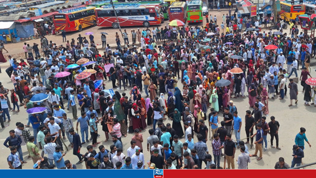 ঢাকা-বরিশাল মহাসড়ক অবরোধ, শিক্ষার্থীদের সঙ্গে ছাত্রলীগের সংঘর্ষ