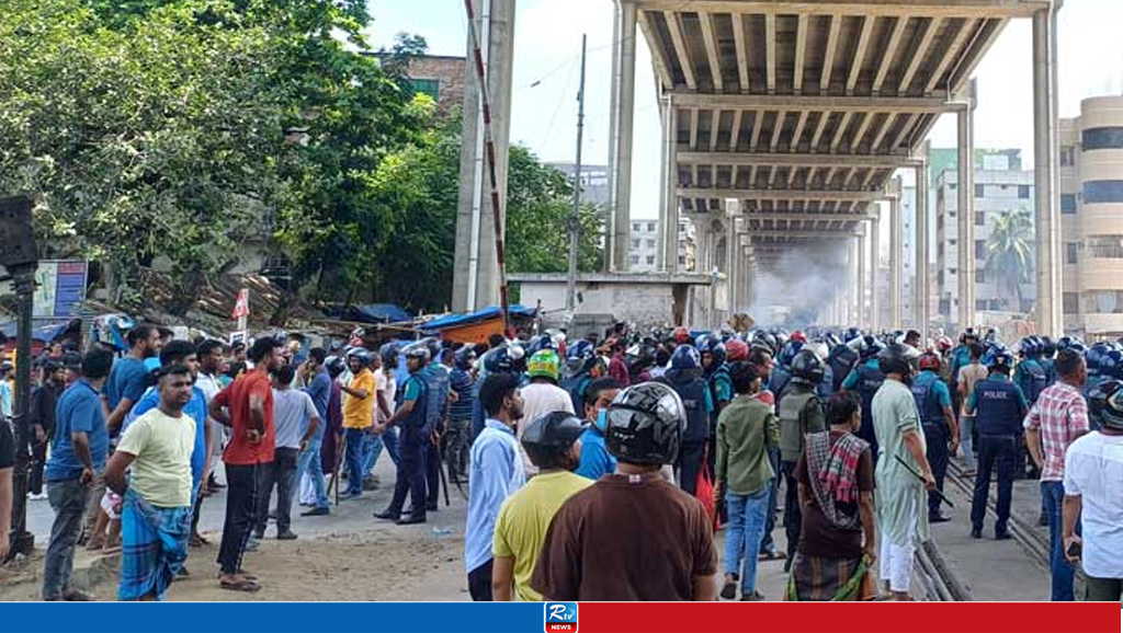 মহাখালীতে রেলপথ অবরোধ, ঢাকার সঙ্গে সারাদেশের ট্রেন চলাচল বন্ধ