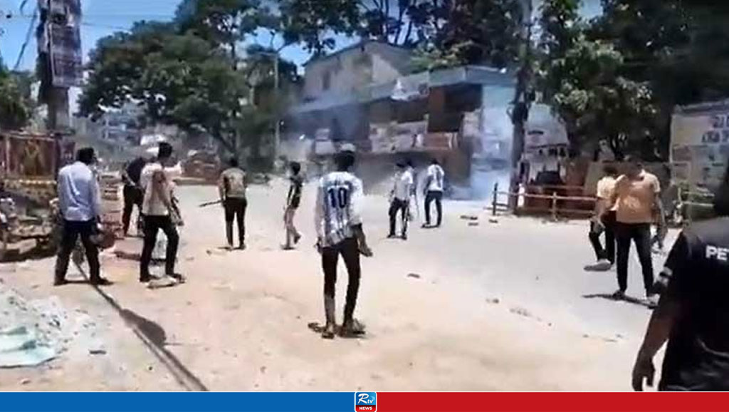 টাঙ্গাইলে পুলিশের সঙ্গে শিক্ষার্থীদের দফায় দফায় সংঘর্ষ, আহত অন্তত ৩০