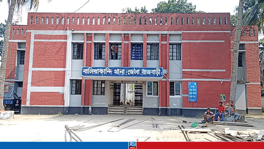 রাজবাড়ীতে পিকআপের সঙ্গে অটোরিকশার সংঘর্ষ, বাবা-মেয়ে নিহত