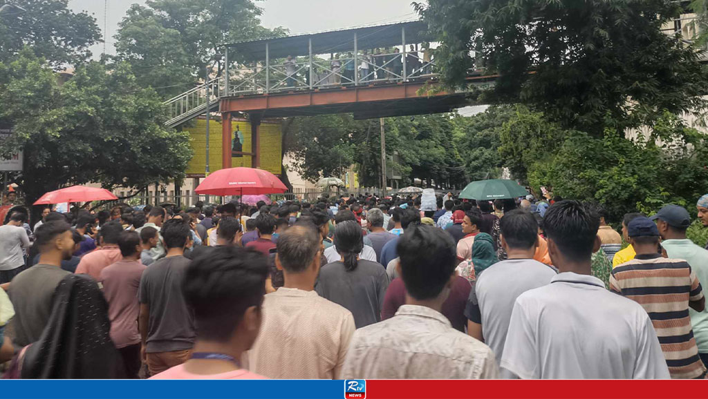 শাহবাগ ছেড়ে মিছিল নিয়ে ফের সায়েন্সল্যাবে শিক্ষার্থীরা 