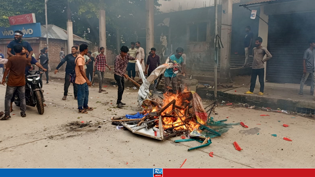শেখ হাসিনার পদত্যাগে সারিয়াকান্দিতে বিজয় মিছিল