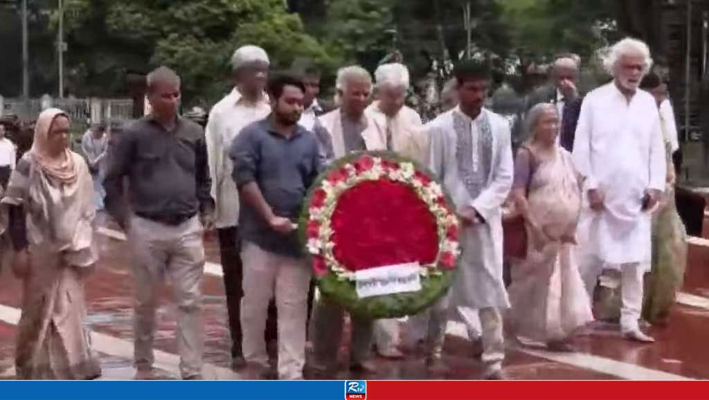 Interim Govt. pay tributes at Central Shaheed Minar