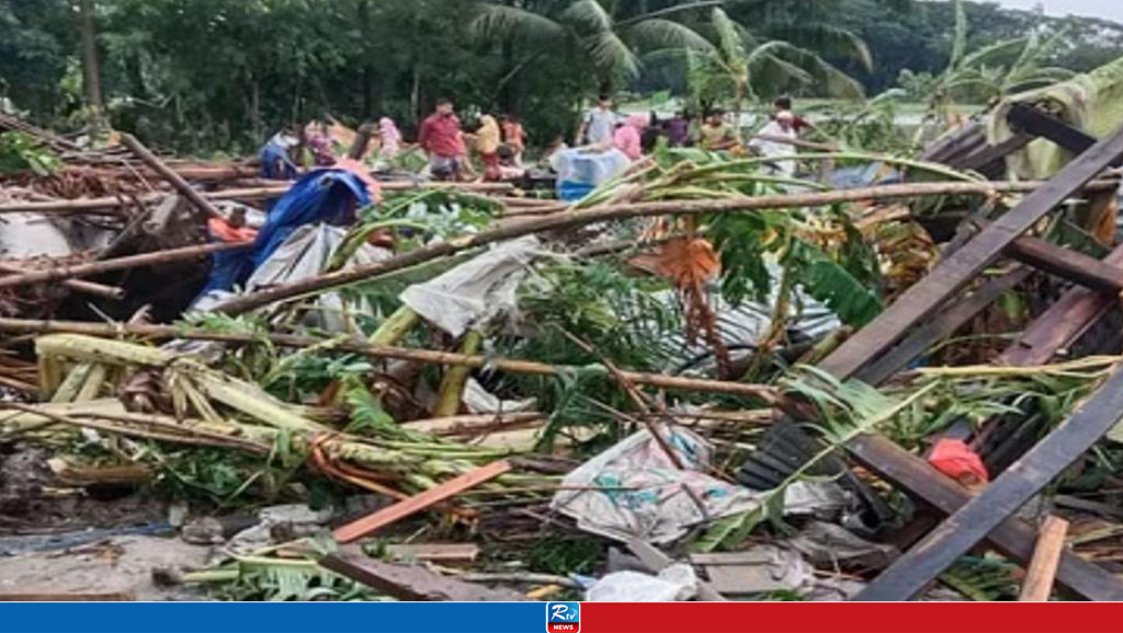 নোয়াখালীতে টর্নেডোয় ১১ বসতবাড়ি বিধ্বস্ত