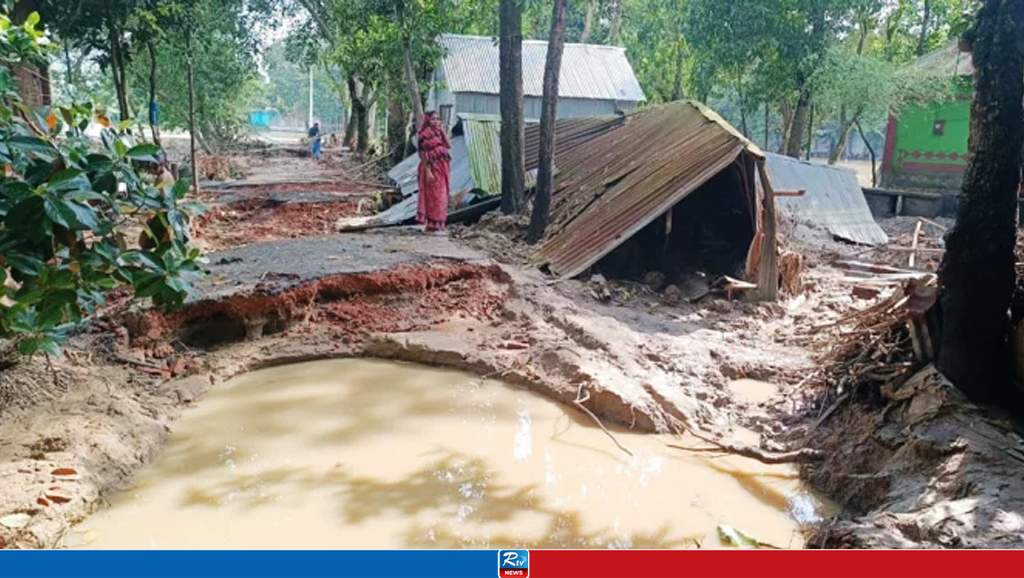 কুমিল্লায় বিধ্বস্ত বাড়িঘরে ফিরছে মানুষ