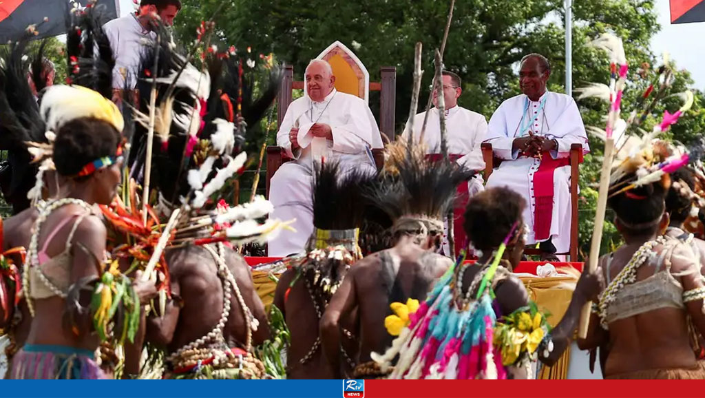 Pope Francis visits remote town in Papua New Guinea