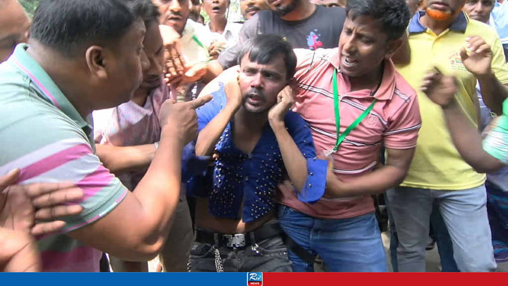 আদালত প্রাঙ্গণে হিরো আলমকে মারধর, কান ধরে ওঠবস