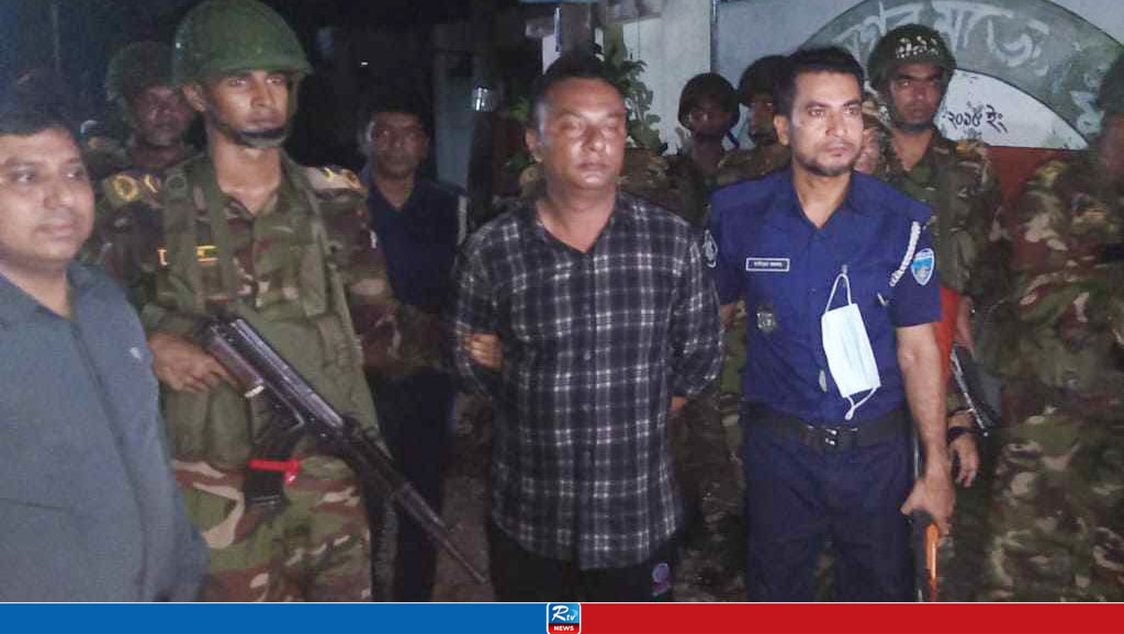 কুমিল্লায় আন্দোলনে গুলি করা আ.লীগ নেতা অস্ত্রসহ আটক