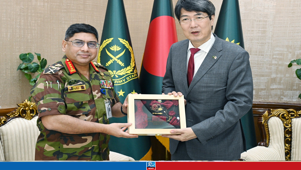 Ambassador IWAMA Kiminori Meets General Waker-Uz-Zaman