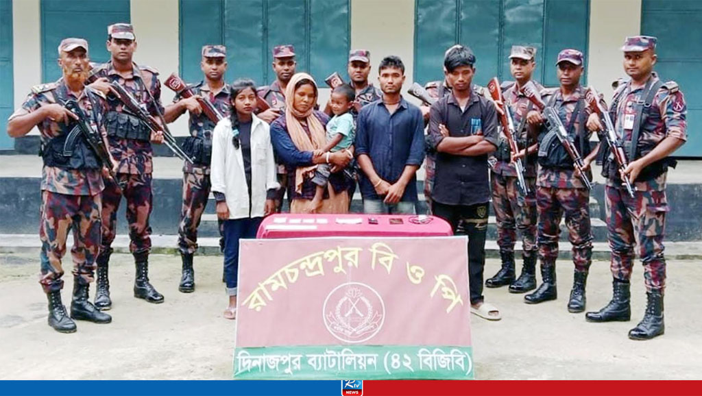 অবৈধভাবে ভারতে পালানোর সময় আটক ৫
