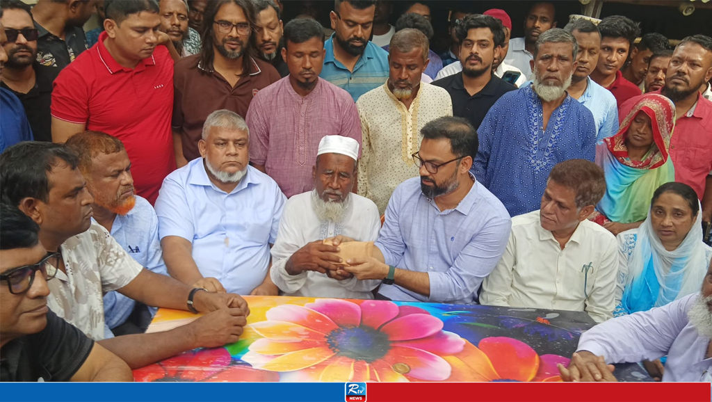 শহীদ আবু সাঈদের পরিবারকে তারেক রহমানের পক্ষ থেকে উপহার প্রদান