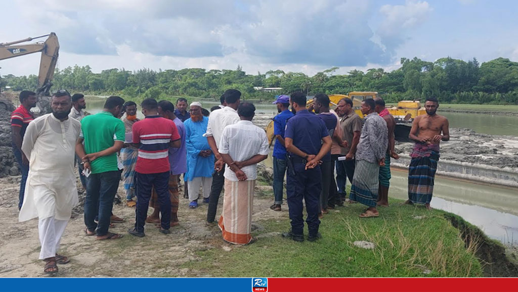 নদী থেকে অবৈধভাবে মাটি কাটার দায়ে জরিমানা
