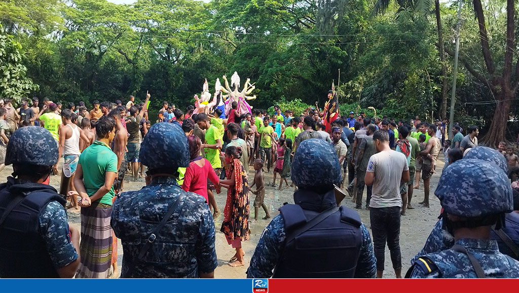 হাতিয়ায় নৌবাহিনীর উপস্থিতিতে ৩৩ মণ্ডপের প্রতিমা বিসর্জন সম্পন্ন