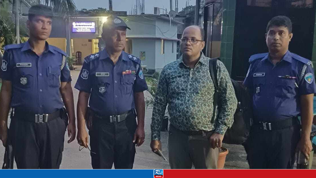 ভারতে পালানোর সময় এস আলমের কর্মকর্তা আটক