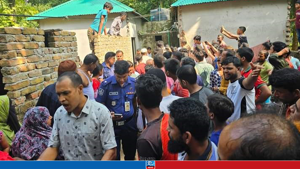 আপত্তিকর অবস্থায় পরকীয়া প্রেমিকের সঙ্গে স্ত্রী, অতঃপর...