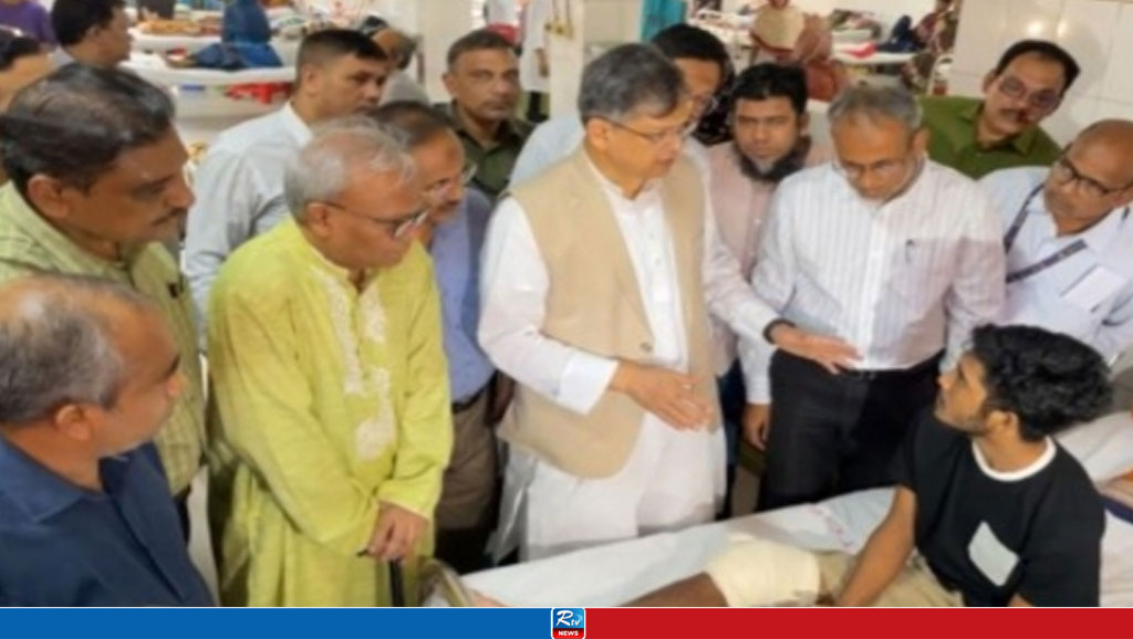 আহতদের দেখতে পঙ্গু হাসপাতালে বিএনপি নেতারা, অনুদান প্রদান