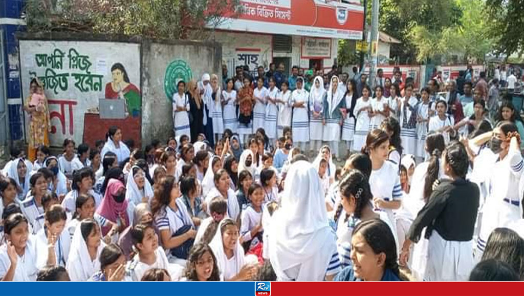 পাইকগাছায় প্রধান শিক্ষকের অপসারণের দাবিতে বিক্ষোভ