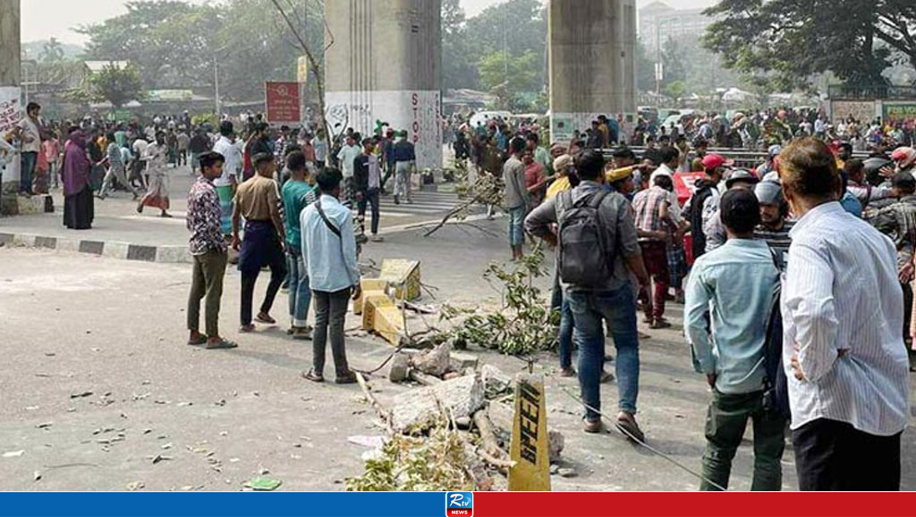 Battery-Powered Rickshaw Drivers Block Roads Again