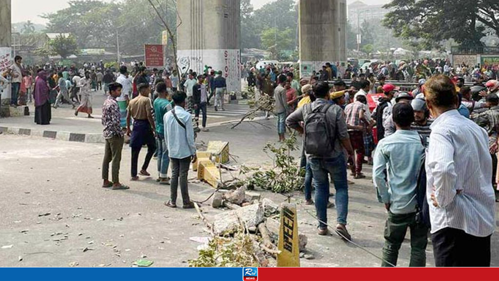 ফের সড়ক অবরোধ করেছে ব্যাটারিচালিত রিকশাচালকরা