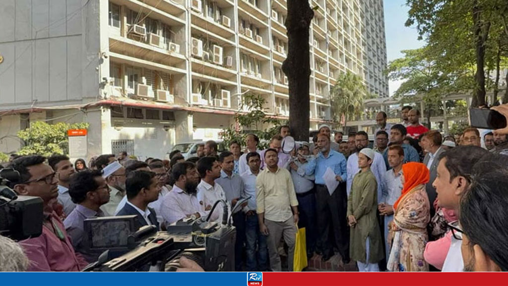 Finance Officials, Employees Protest at Secretariat