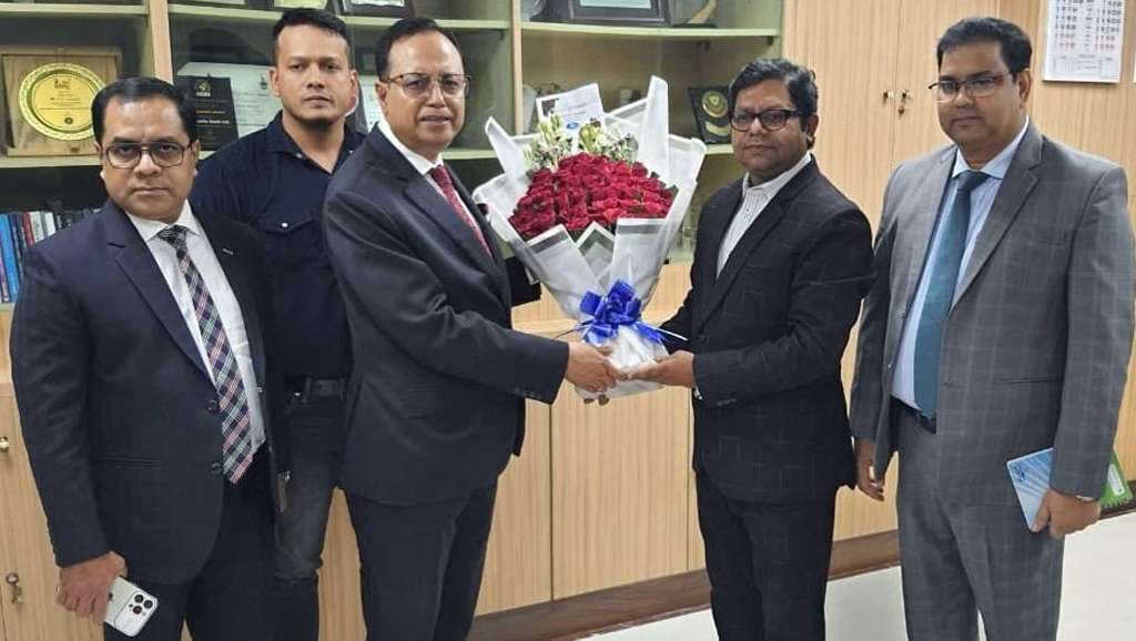 আরটিভির পক্ষ থেকে জিএম (সেলস /মার্কেটিং) সুদেব চন্দ্র ঘোষ ও এসিটেন্ট ম্যানেজার এমএসআই কাজল নবনিযুক্ত এমডিকে শুভেচ্ছা জানান