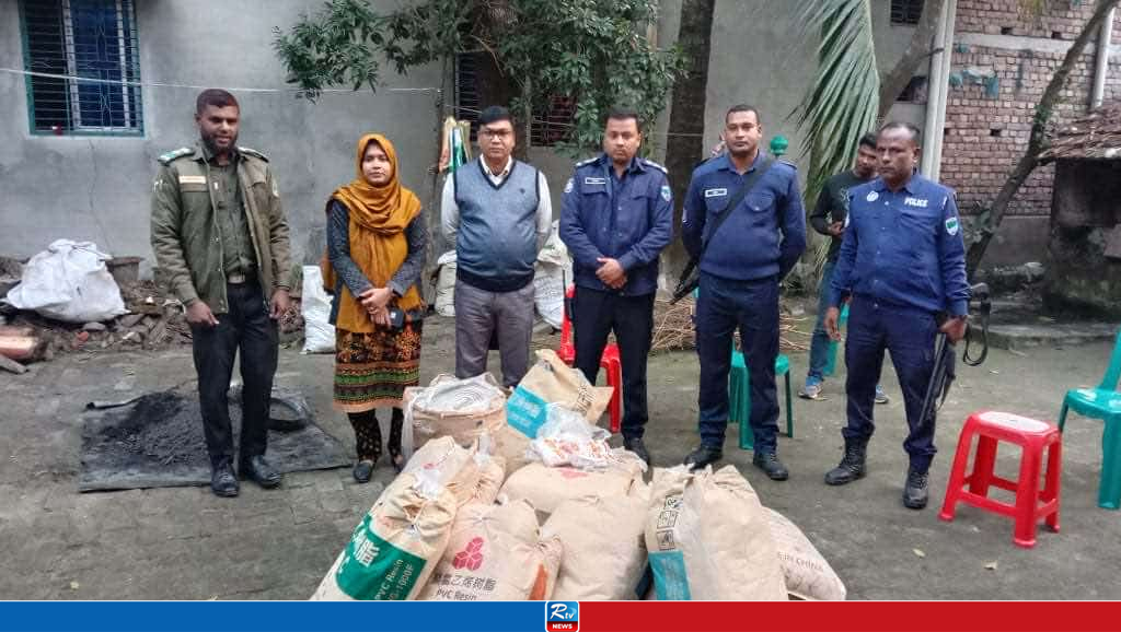 পাইকগাছায় বিপুল পরিমাণ পলিথিন ব্যাগ ও কারেন্ট জাল জব্দ