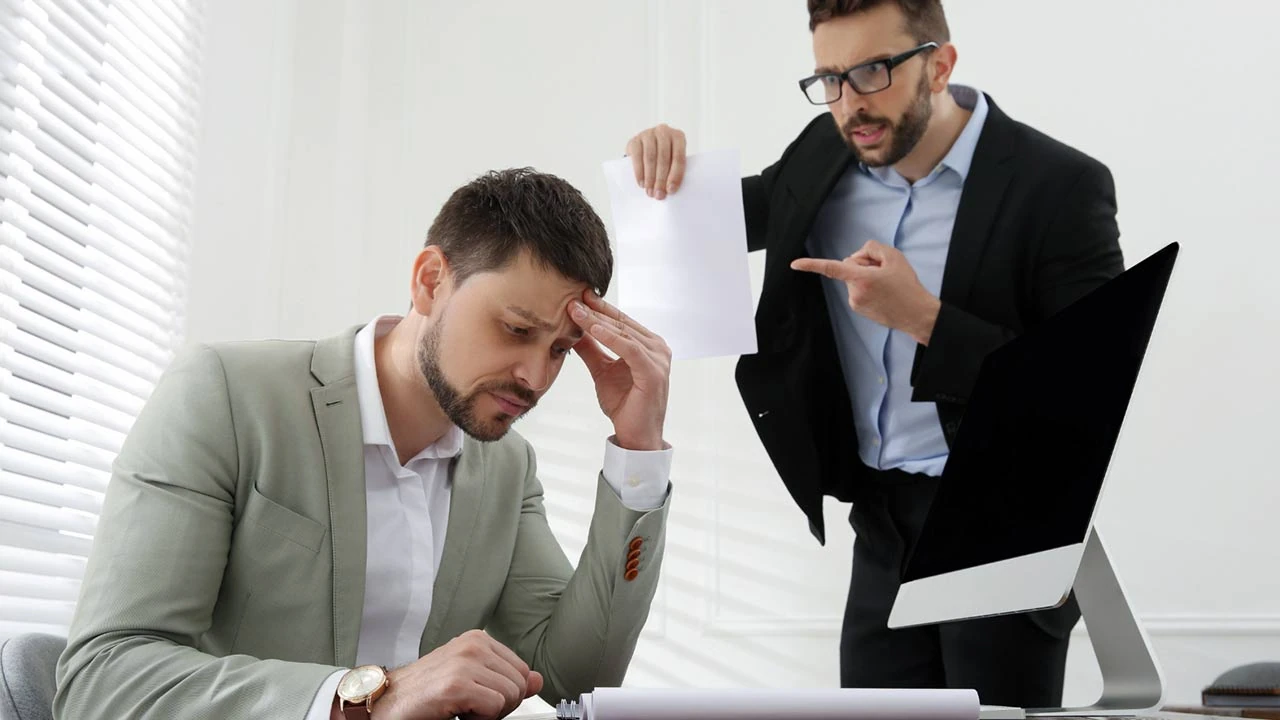 featured-toxic-coworker featured-toxic-coworker