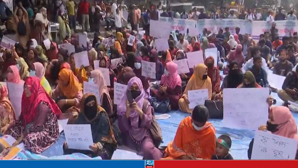 সপ্তম দিনের মতো আন্দোলনে নিয়োগ বাতিল হওয়া শিক্ষকরা