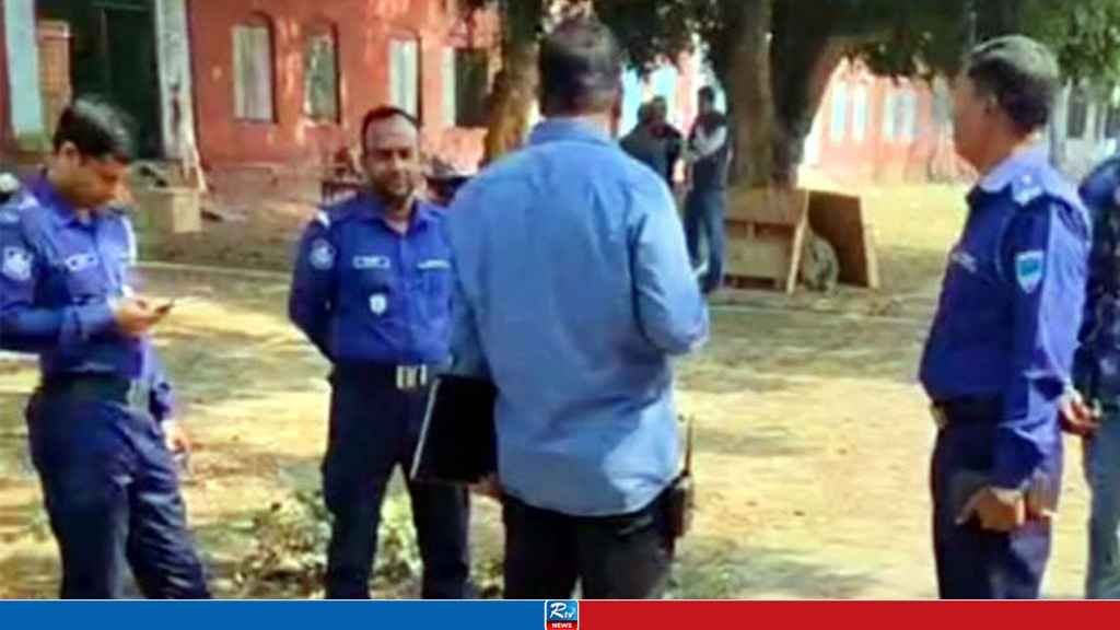কেরুর চত্বরে বোমাসদৃশ বস্তু, ঘিরে রেখেছে পুলিশ-সেনাবাহিনী