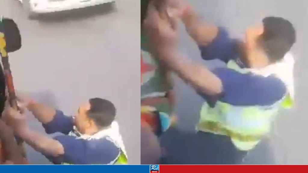 অটোরিকশায় ঝুলিয়ে পুলিশ সদস্যকে টেনে নিয়ে গেলেন চালক