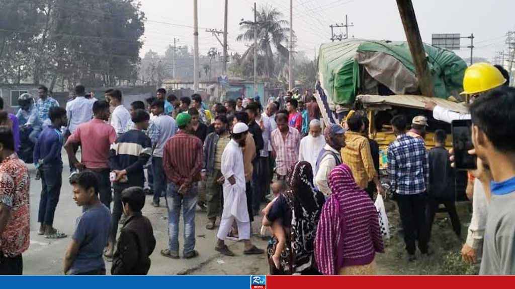 বাস-ট্রাক-প্রাইভেটকারের ত্রিমুখী সংঘর্ষে আহত ৬৩