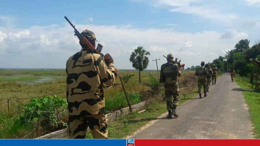 নওগাঁ সীমান্তে বাংলাদেশিকে ধরে নিয়ে গেল বিএসএফ 