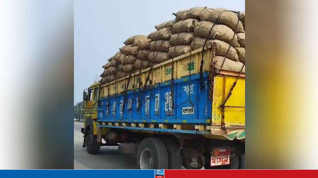 বাংলাবান্ধা স্থলবন্দর দিয়ে নেপালে গেল ৪২ টন আলু