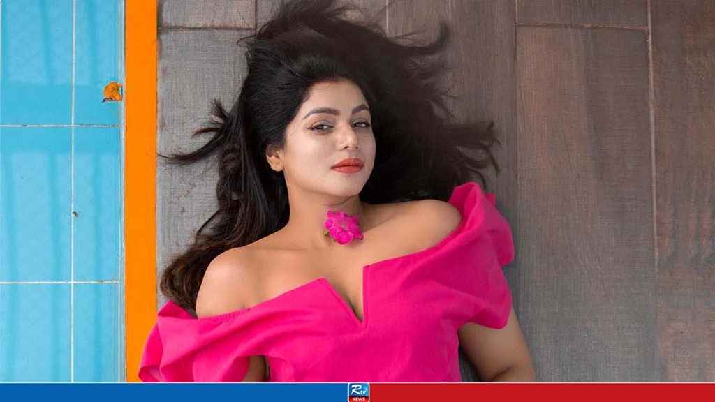 ডিবি হেফজতে থাকা সোহানা সাবার ফেসবুক থেকে একাধিক পোস্ট!