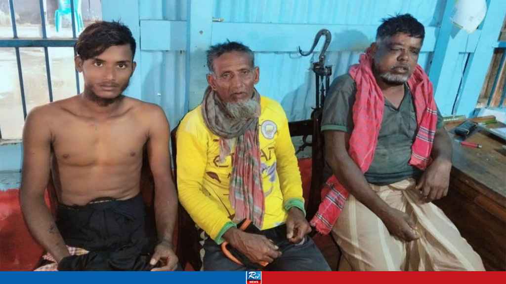 বঙ্গোপসাগরে ট্রলারে জলদস্যুদের হামলা, ৩ জেলে গুলিবিদ্ধ