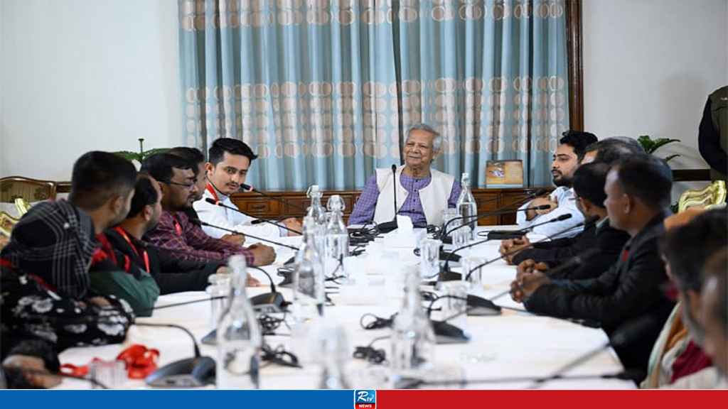 প্রধান উপদেষ্টার সঙ্গে শহীদ পরিবারের সদস্যদের সাক্ষাৎ