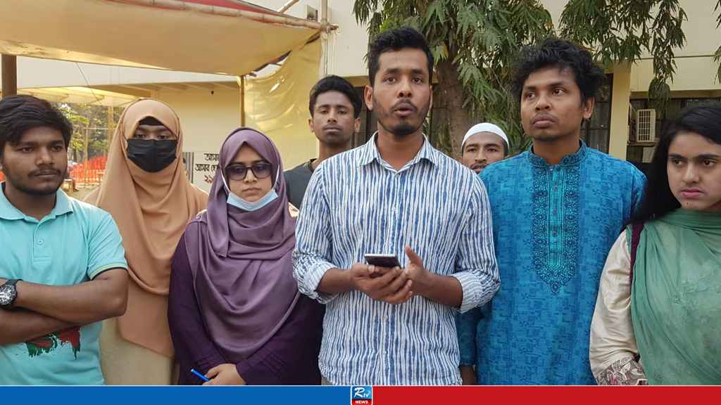 ৪৮ ঘণ্টার মধ্যে সকল অযৌক্তিক কোটা বাতিলের আলটিমেটাম শাবিপ্রবি শিক্ষার্থীদের