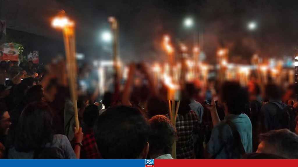 মাগুরায় শিশুধর্ষণ, বিচারের দাবিতে ঢাবিতে মশাল মিছিল