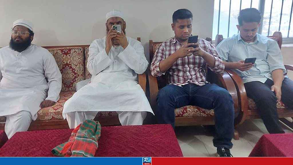সেই শিশুটির জানাজায় অংশ নিতে মাগুরায় মামুনুল-হাসনাত-সারজিস