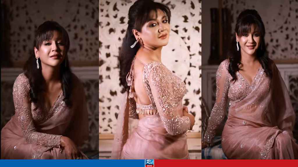 মোহনীয় লুকে নজর কাড়লেন জয়া