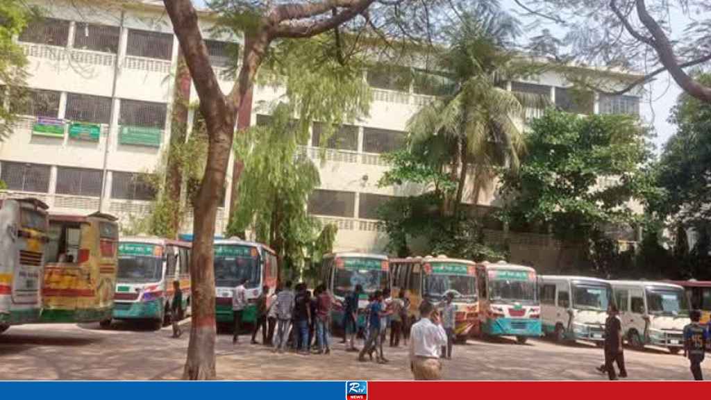 জবি শিক্ষার্থীকে মারধর, গাবতলী লিমিটেডের ১০ বাস আটক