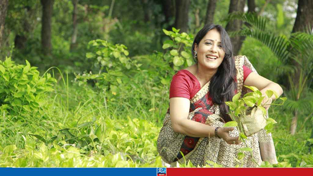 ফেসবুকে ক্ষোভ ঝাড়লেন অপি করিম