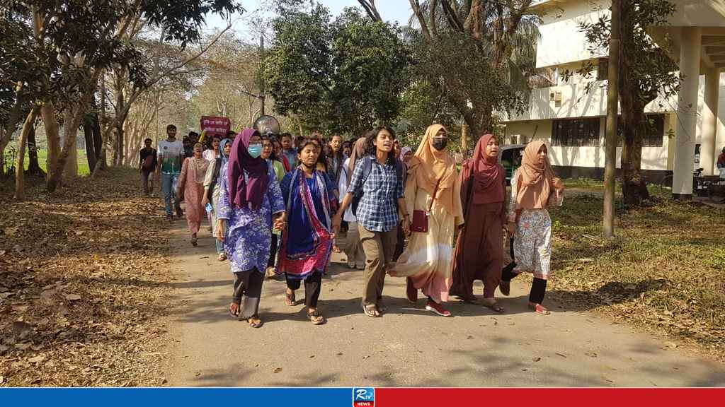 আছিয়ার ধর্ষকদের বিচার নিশ্চিতের দাবিতে শাবিপ্রবিতে বিক্ষোভ 