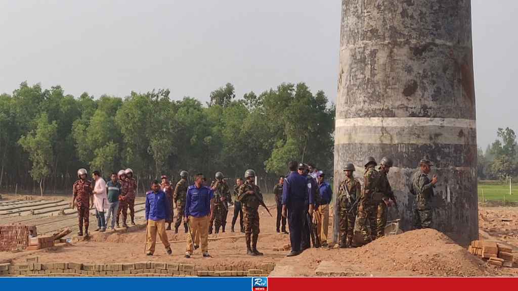 নবাবগঞ্জে অবৈধ ইটভাটা ২২টি, গুঁড়িয়ে দেওয়া হলো একটি