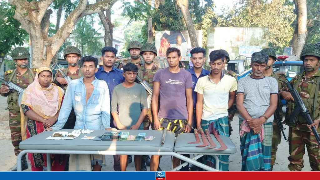 কালিয়ায় সেনাবাহিনীর অভিযানে দেশীয় অস্ত্রসহ আটক ৬