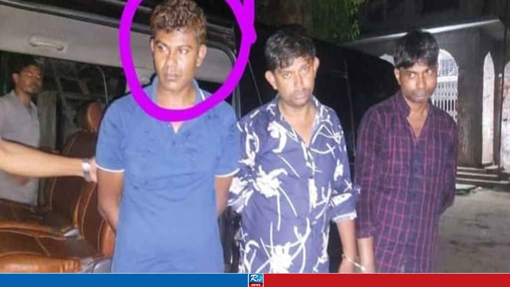 রামুতে ইয়াবা নিয়ে পুলিশ সদস্যসহ ৩ জন আটক