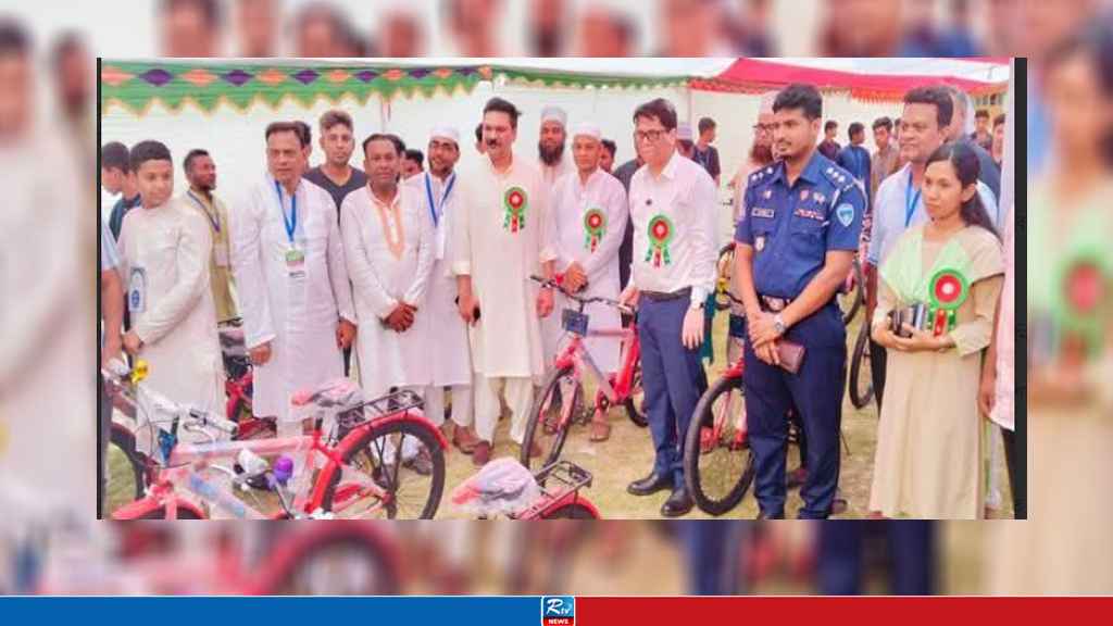 টানা ৪০ দিন জামাতে নামাজ পড়ে পুরস্কার পেলো ৩ শতাধিক শিশু-কিশোর